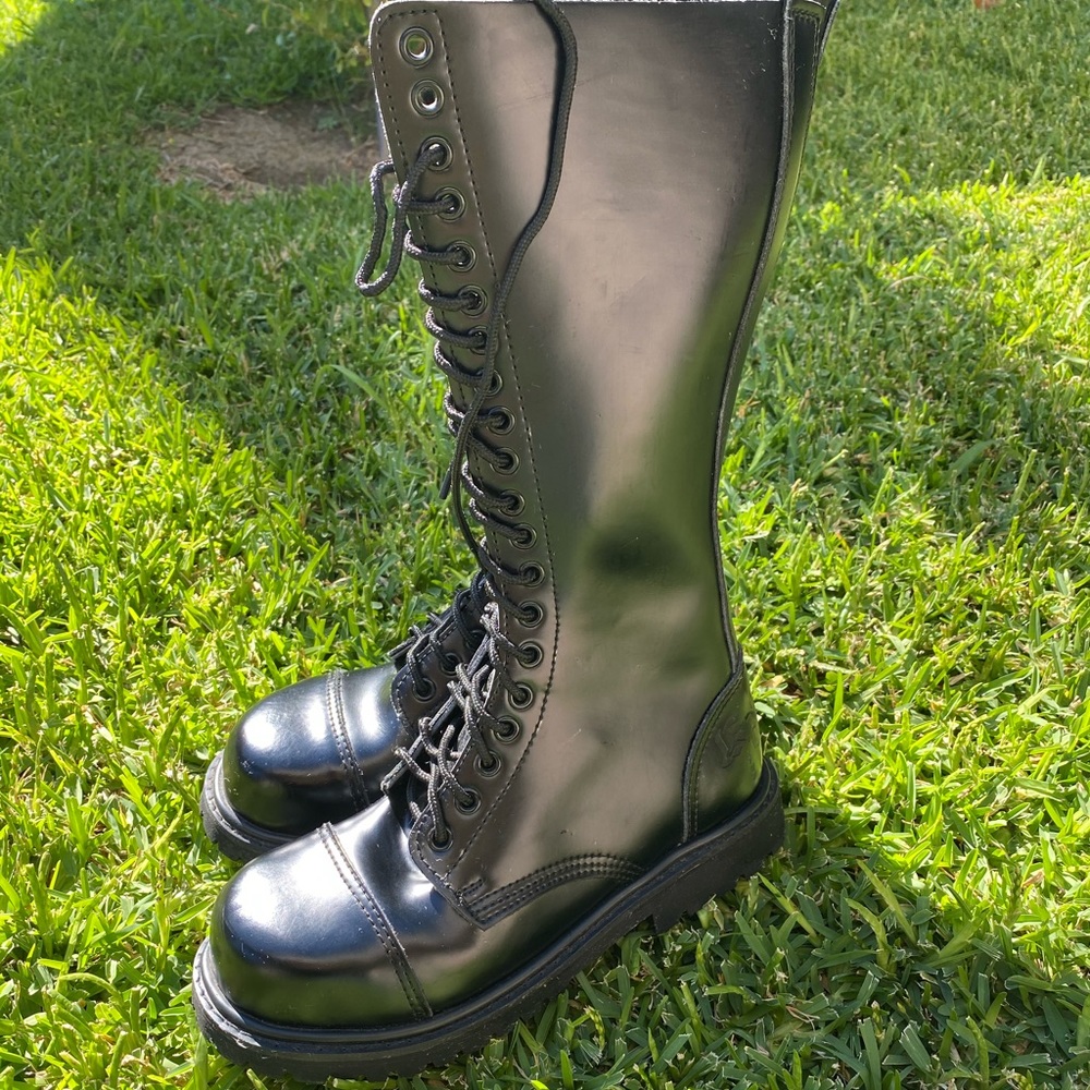 Combat boots
